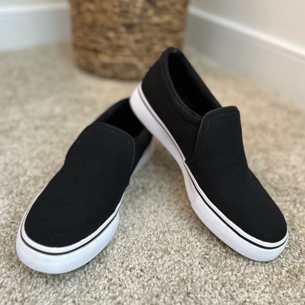 Nike Court Legacy Women’s Slip On